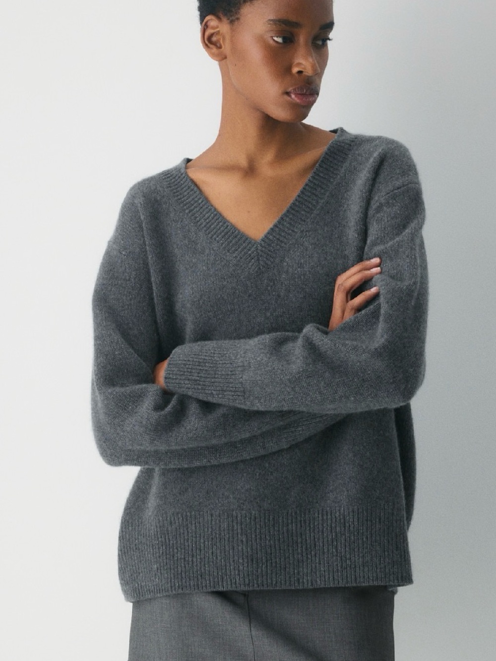 Aritzia Plush Cashmere Sculptor V Neck Sweater Heather Charcoal Lux XS